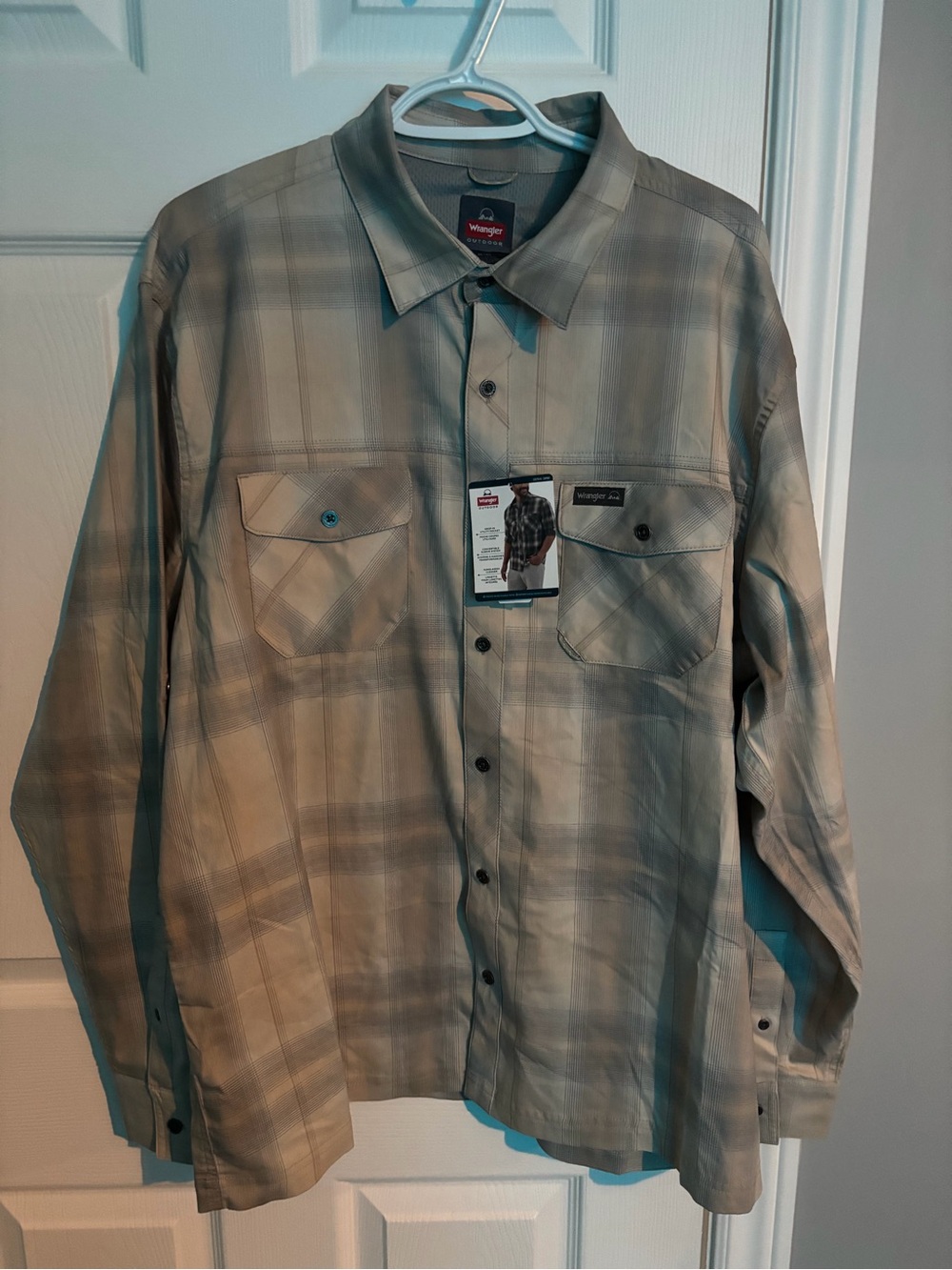 Wrangler Menβs Olive Plaid Long-Sleeve Button-Down Shirt